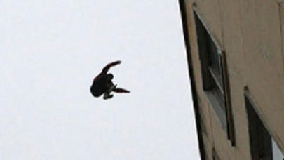 Bu dəfə Bakı xəstəxanasında dəhşət: özünü 5-ci mərtəbədən atdı